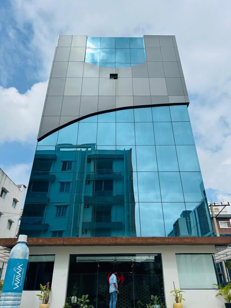 Wild Wings Premium Hotel Hyderabad Esterno foto