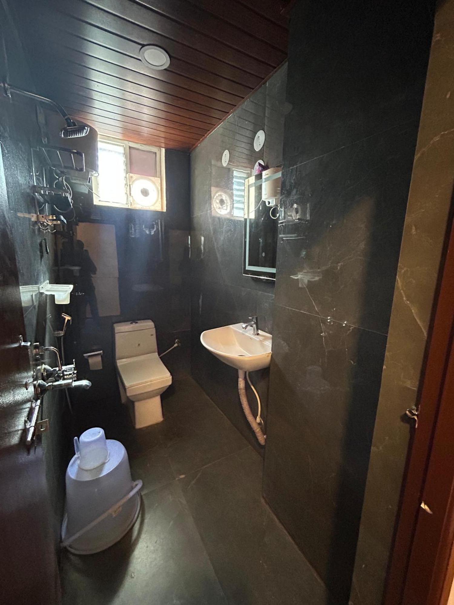 Wild Wings Premium Hotel Hyderabad Esterno foto