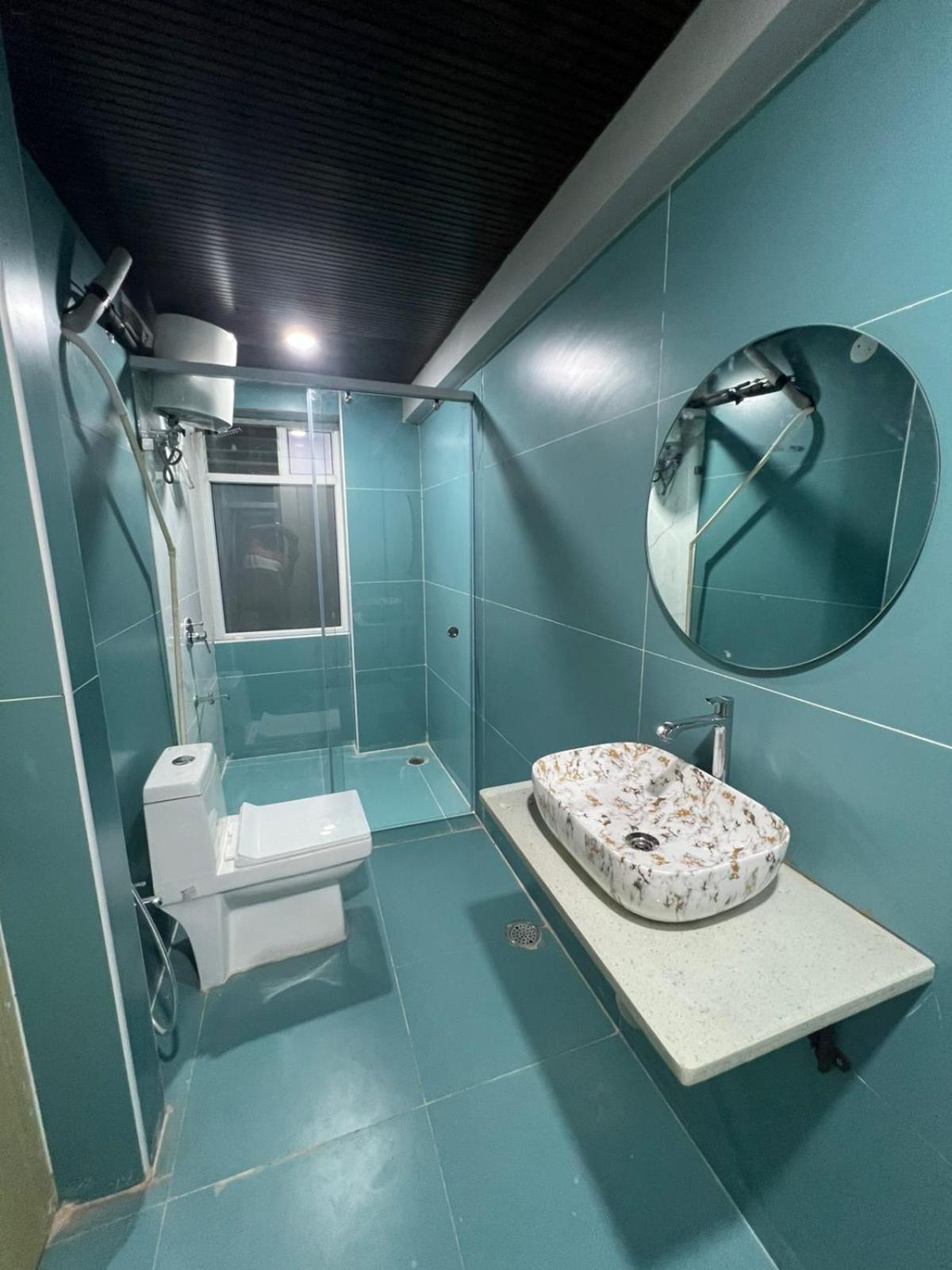 Wild Wings Premium Hotel Hyderabad Esterno foto