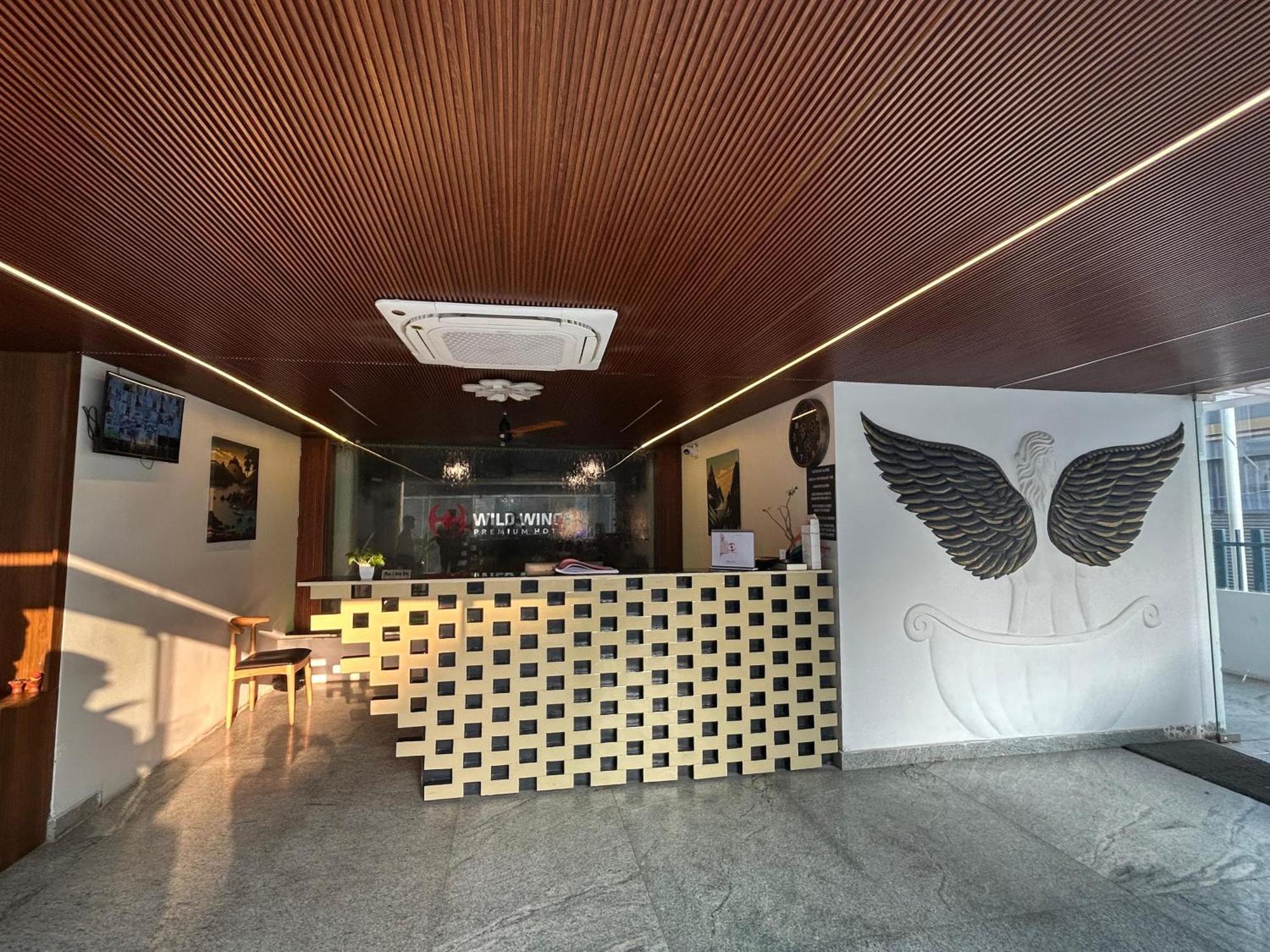 Wild Wings Premium Hotel Hyderabad Esterno foto